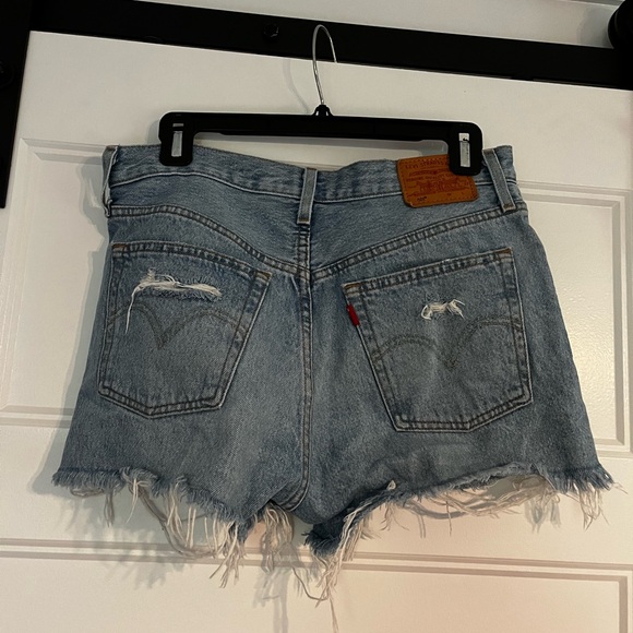 Levi Distressed Denim Shorts - Picture 6 of 6